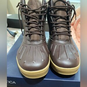 Insulated men’s boots